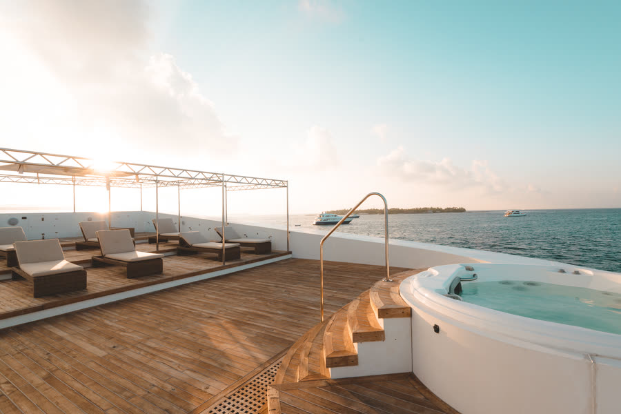 Sundeck and jacuzzi before anyone is up