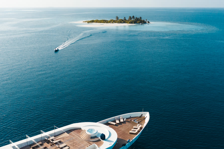 Coming alongside the house reef