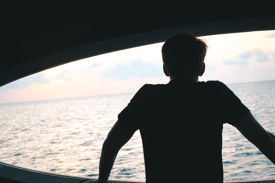 Watching the atoll go by